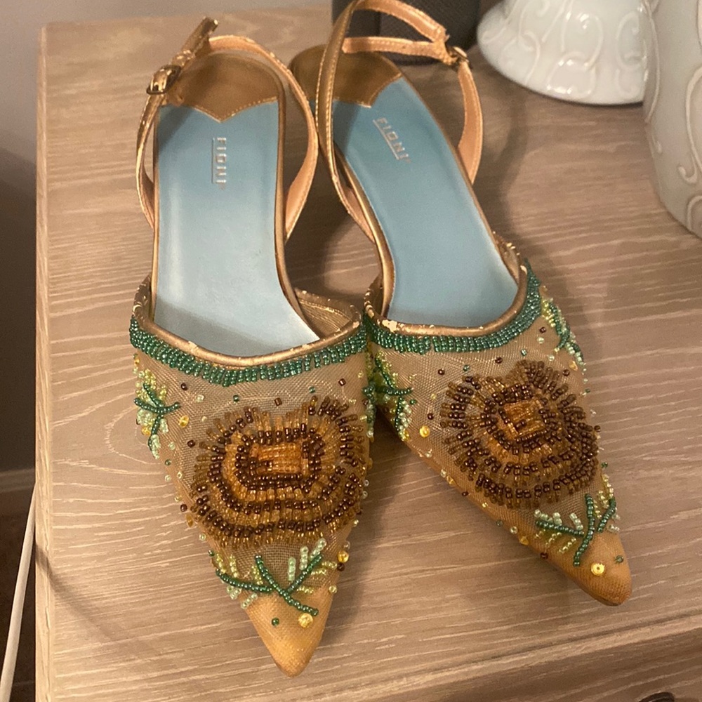 FIONI 7.5 Beaded Vintage Kitten Heels